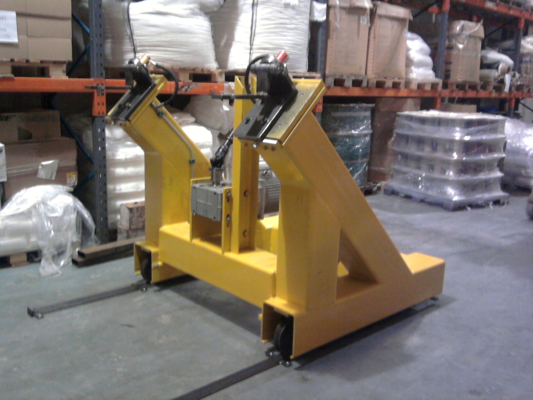 die cart holder. box section fabrication running on 50 x 6 angle, approx 600mm long